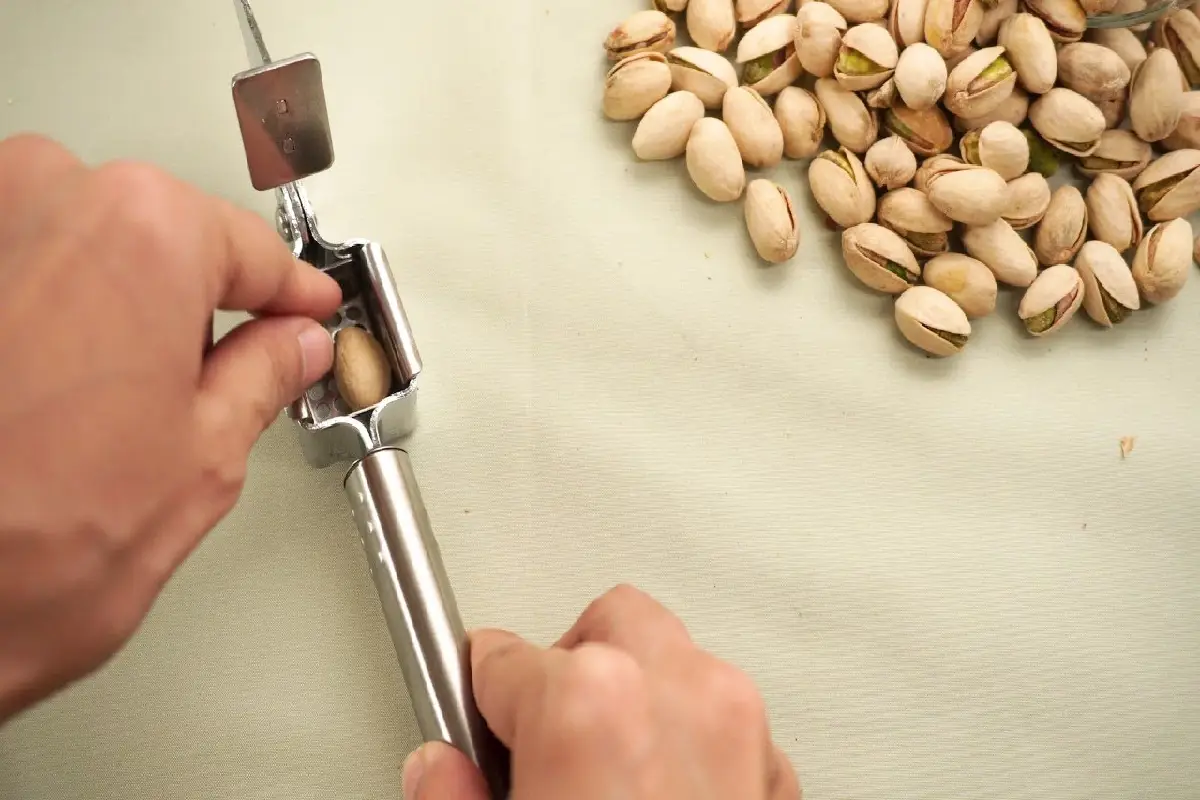how to shell pistachios quickly