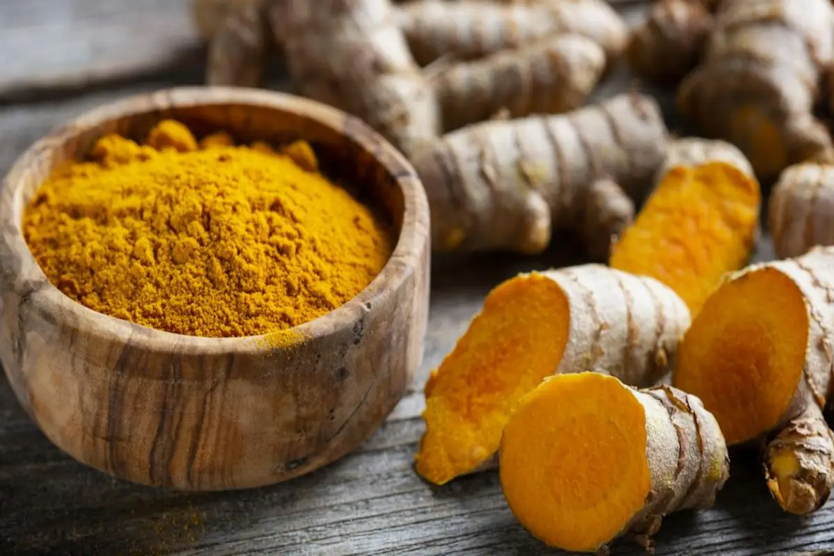 is saffron the same as turmeric